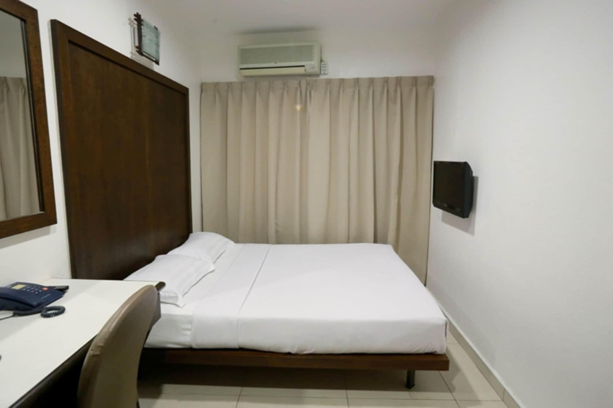 Crystal Lodge Кота Бару Екстериор снимка