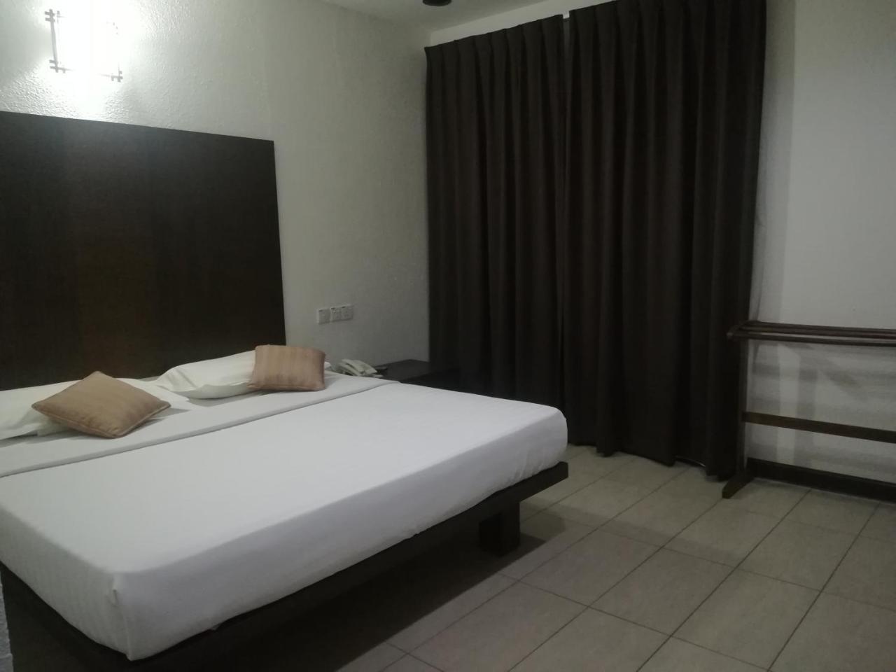Crystal Lodge Кота Бару Екстериор снимка